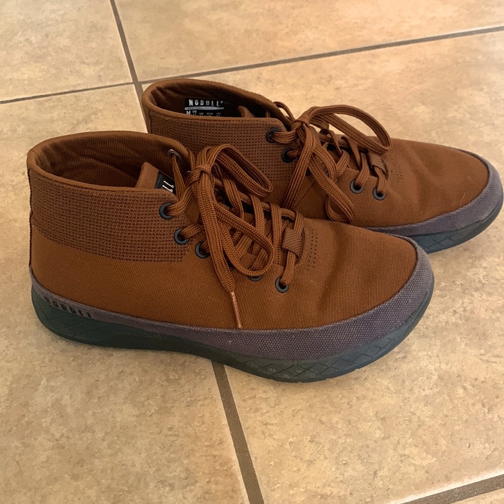 Nobull canvas mid trainer. Size women's 8/men's 6.5
